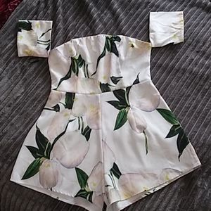 тнιѕ ѕнorтѕ roмper ιѕ тoo ѕмall and вrand new